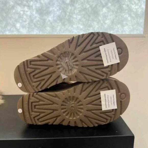 UGG Australia Classic Ultra Mini Platform Boots - Picture 6 of 7